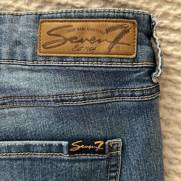 Seven for all mankind jeans shorts distressed with embroidered ribbon trim 8 - Picture 6 of 7